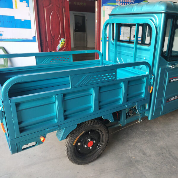 XCY-QD031 Half Shed New Energy Electric Tricycle with Configuration Table - Image 2